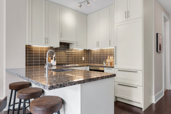 39-Queens-Quay-East-#337-Toronto-Web-Salisbury-13