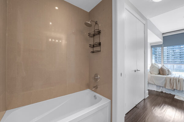 39-Queens-Quay-East-#337-Toronto-Web-Salisbury-26