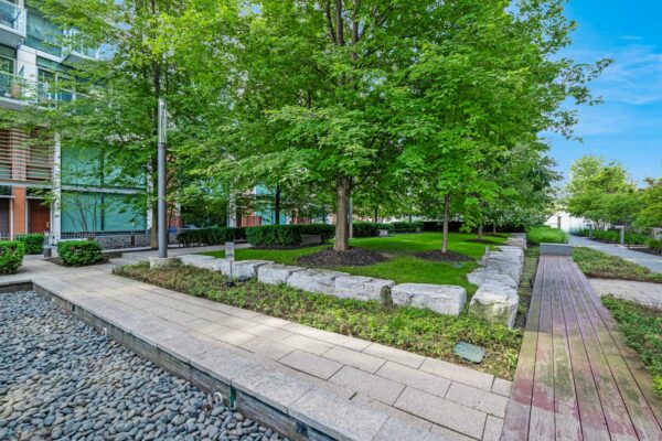 39-Queens-Quay-East-#337-Toronto-Web-Salisbury-40