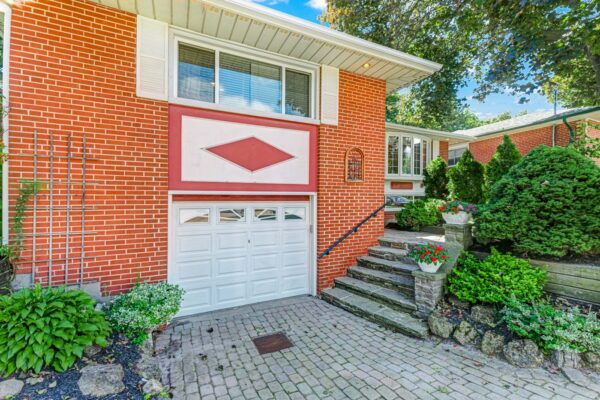 39-Wantanopa-Crescent-Toronto-Web-Salisbury-10