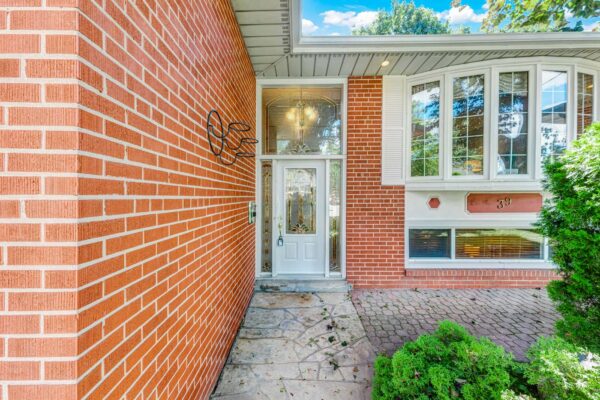 39-Wantanopa-Crescent-Toronto-Web-Salisbury-11