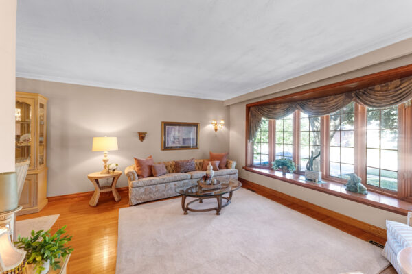 39-Wantanopa-Crescent-Toronto-Web-Salisbury-16
