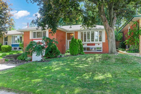 39-Wantanopa-Crescent-Toronto-Web-Salisbury-7