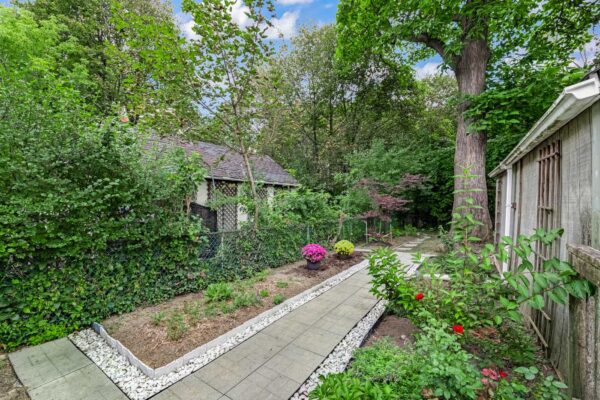 39-Brentcliffe-Road-Toronto-Web-Salisbury-59