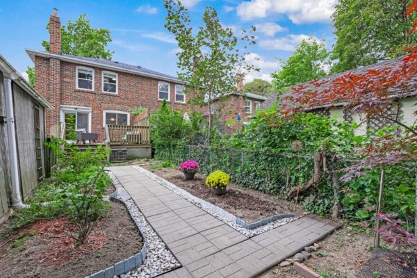 39-Brentcliffe-Road-Toronto-Web-Salisbury-60