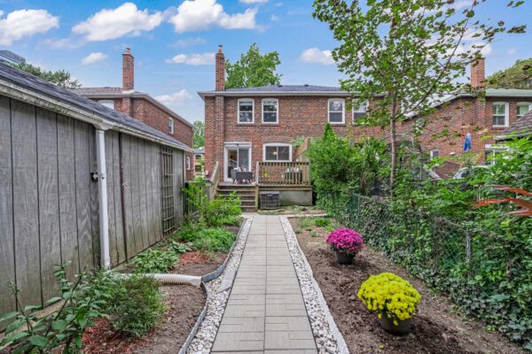 39-Brentcliffe-Road-Toronto-Web-Salisbury-63