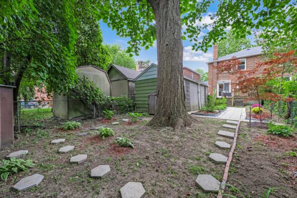 39-Brentcliffe-Road-Toronto-Web-Salisbury-66