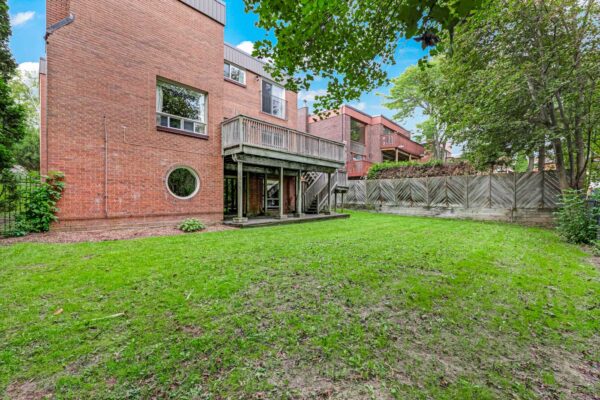 88-Garnier-Court-Toronto-Web-Salisbury-104