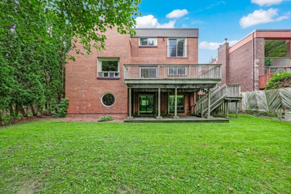 88-Garnier-Court-Toronto-Web-Salisbury-106