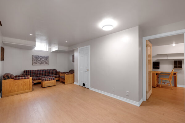 1-Hare-Farm-Gate-Stouffville-Web-Salisbury-40