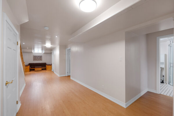 1-Hare-Farm-Gate-Stouffville-Web-Salisbury-46
