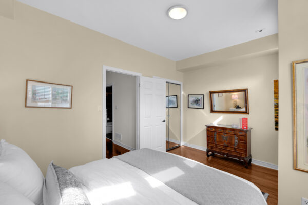 104-Pleasant-Boulevard-Toronto-Web-Salisbury-35