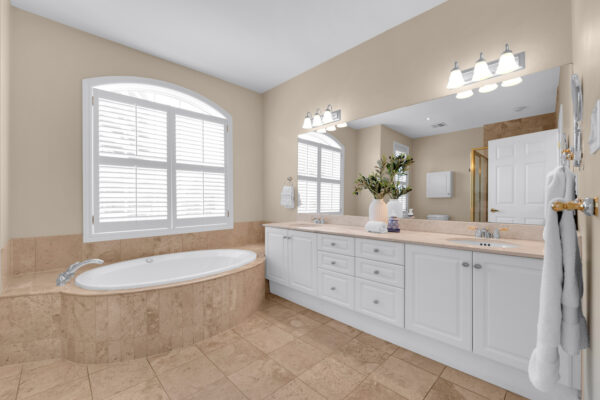 104-Pleasant-Boulevard-Toronto-Web-Salisbury-47