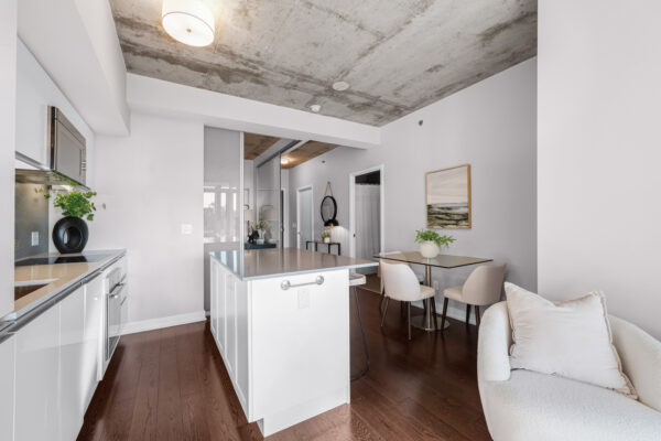 20-Minowan-Miikan-Lane-#418-Toronto-Web-Salisbury-14