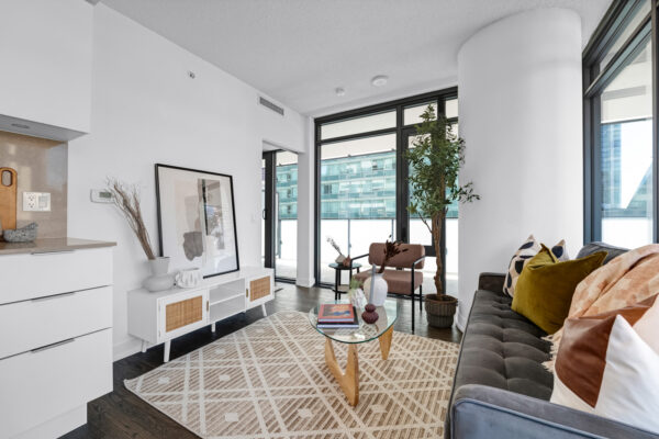 25-Richmond-Street-East-#1212-Toronto-Web-Salisbury-15