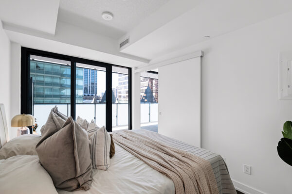 25-Richmond-Street-East-#1212-Toronto-Web-Salisbury-20