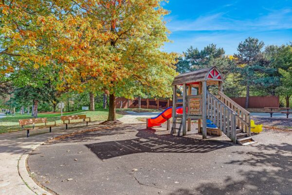 26-Millgate-Crescent-Toronto-Web-Salisbury-31